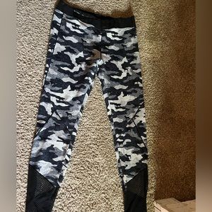 Victorias Secret Pink black dog camo leggings